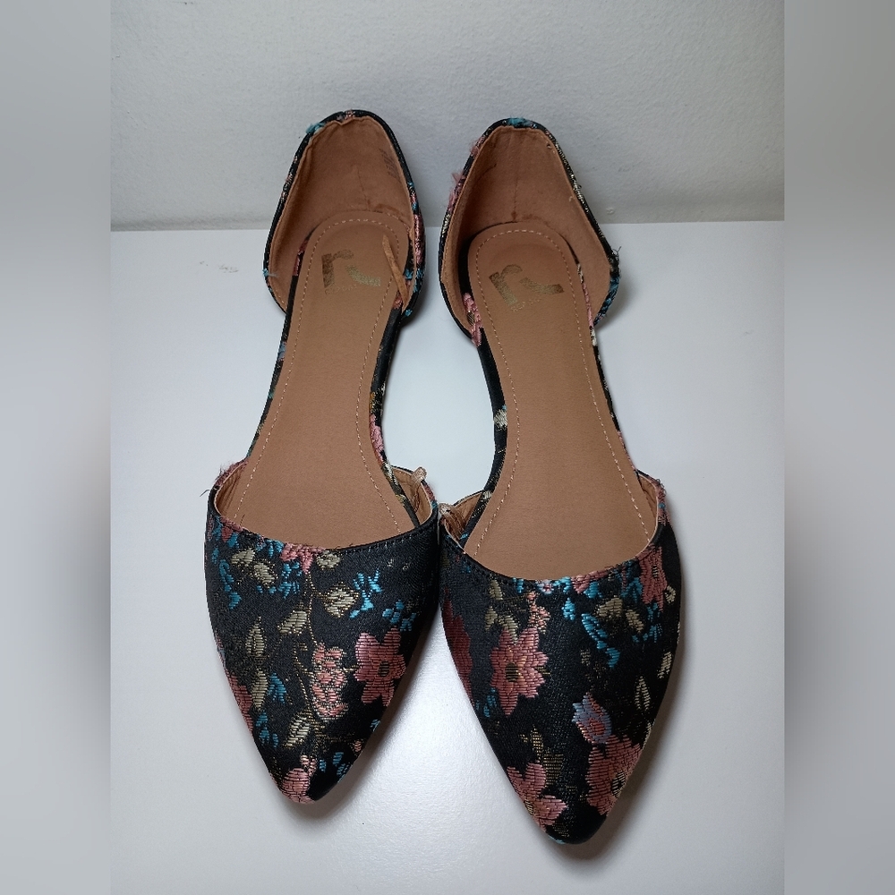 Women's Report Fabric Flats Size 7.5 M